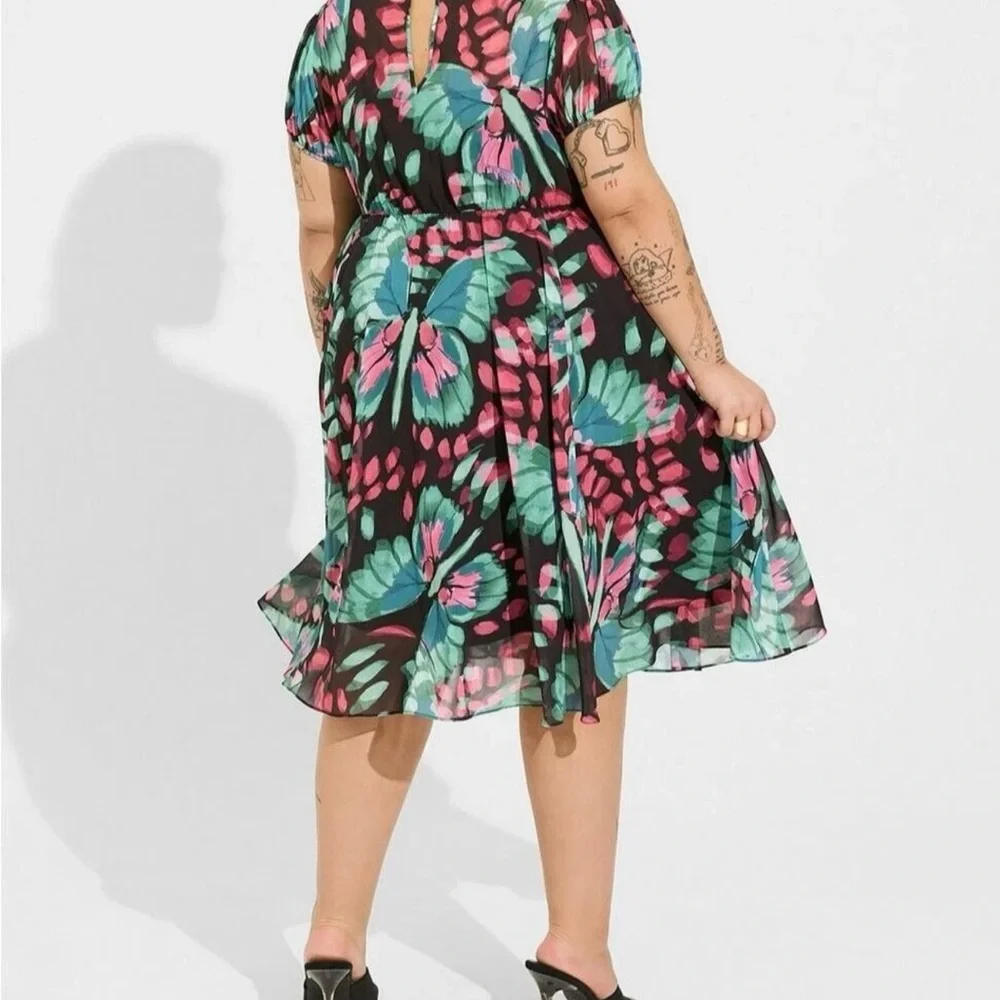 NEW Torrid Chiffon Green and Pink Ruched Midi Dress Fit and Flare - Picture 3 of 13